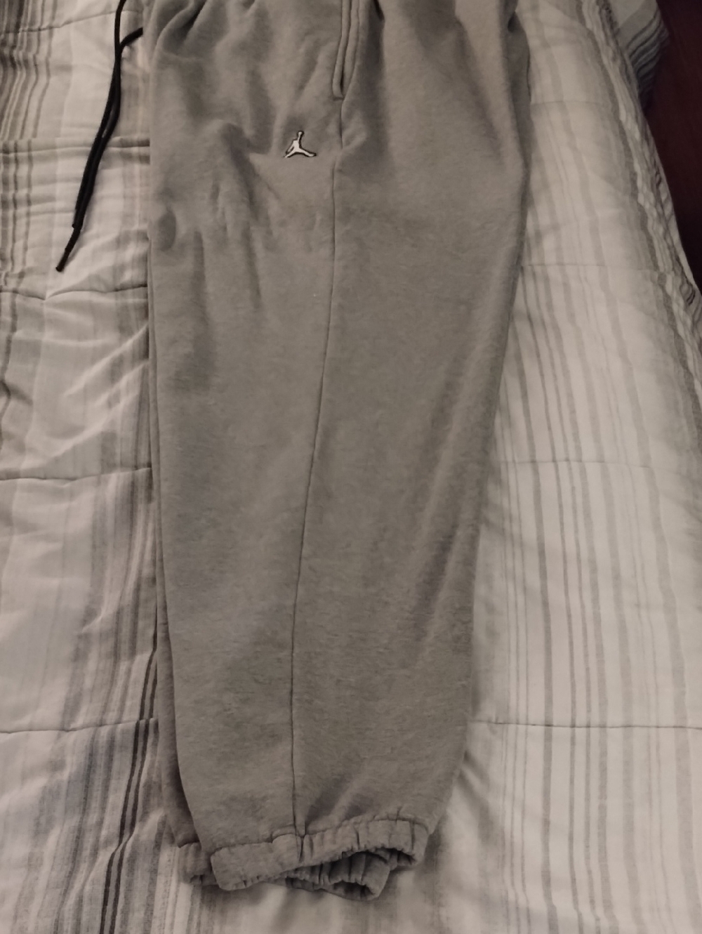 Jordan Men's Light Gray Jogger Sweatpants with Jumpman Logo